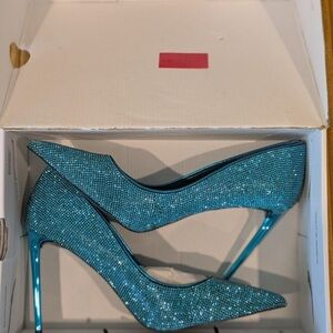 Steve Madden NIB/NWOT GORGEOUS Vivacious Teal Rhinestone Pump Size 11